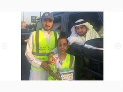 Syekh Dubai Tak Sungkan Terima Takjil yang Dibagi di Jalan