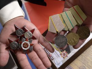 Temukan Medali PD II di Pasar Loak, Pria Ini Lacak Prajurit Sampai ke Rusia