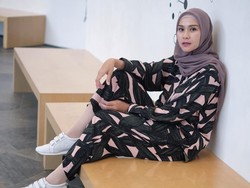 Pembelaan pada Zaskia Mecca yang Dihujat Polemik Bangunkan Sahur Via Toa Masjid