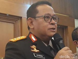 Polisi Sebut Saksi Lihat 2 Orang Rusak Bendera di Asrama Mahasiswa Papua Polisi Sebut Saksi Lihat 2 Orang Rusak Bendera di Asrama Mahasiswa Papua