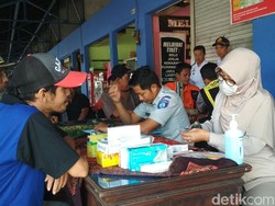 Jelang Lebaran, Awak Bus di Terminal Kota Blitar Diperiksa Kesehatannya