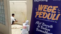 Aksi Bersih-bersih Masjid di Bulan Suci