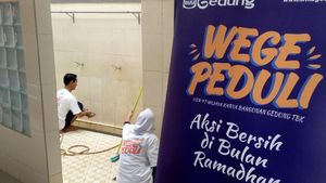 Aksi Bersih-bersih Masjid di Bulan Suci