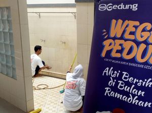 Aksi Bersih-bersih Masjid di Bulan Suci