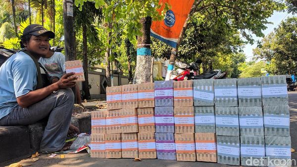 Jelang Lebaran, Jasa Penukaran Uang di Lamongan Menjamur