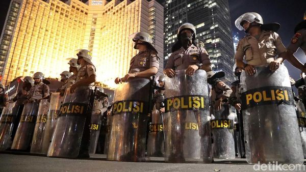 Jalan MH Thamrin Masih Dijaga Ketat