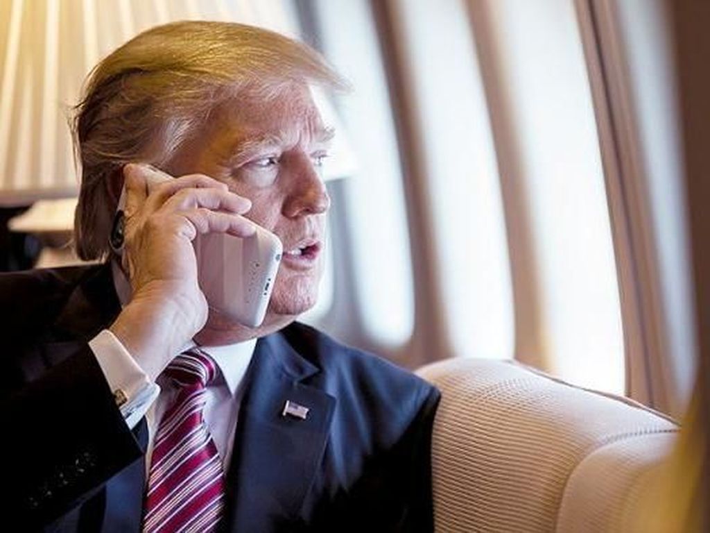 Penembakan di Pangkalan AL Florida, Trump Terima Telepon Raja Salman Penembakan di Pangkalan AL Florida, Trump Terima Telepon Raja Salman