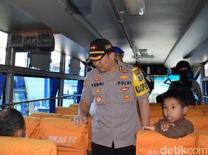Antisipasi Aksi 22 Mei, Polisi Bondowoso Sekat Penumpang Keluar Kota Antisipasi Aksi 22 Mei, Polisi Bondowoso Sekat Penumpang Keluar Kota