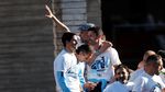 Arak-arakan Juara Man City Birukan Kota Manchester