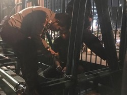 Jelang Aksi 22 Mei, Gerbang Gedung DPR Digembok