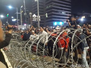 Ricuh di Depan Bawaslu, Polisi Amankan Sejumlah Pendemo