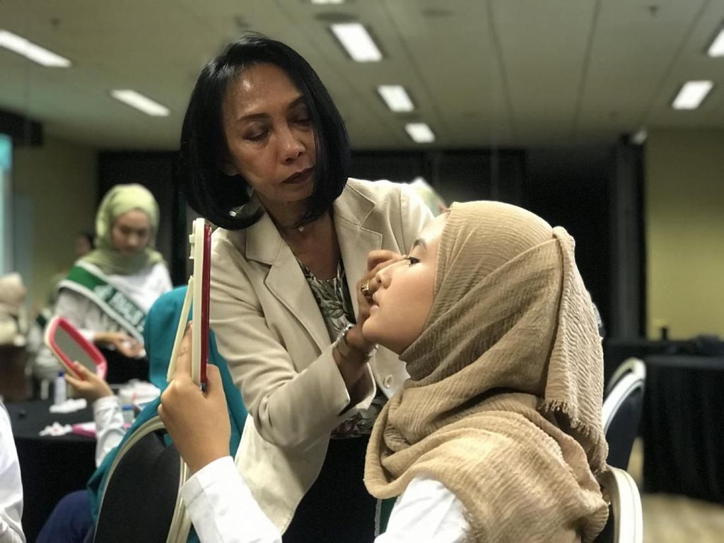 Serunya Grand Finalis Sunsilk Hijab Hunt Belajar Make Up dan Fashion Serunya Grand Finalis Sunsilk Hijab Hunt Belajar Make Up dan Fashion