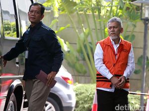 Ketua DPRD Kebumen Jalani Pemeriksaan Lanjutan di KPK Ketua DPRD Kebumen Jalani Pemeriksaan Lanjutan di KPK