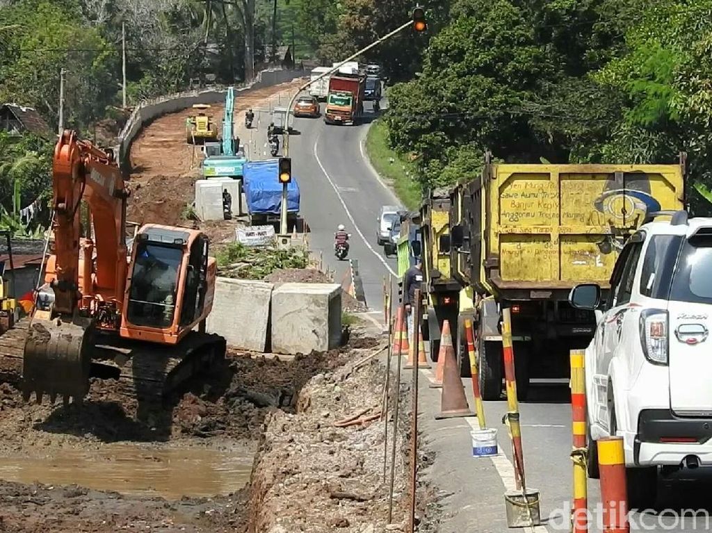 Tanjakan Jambu Semarang Bebas Material dan Alat Berat Selama Musim Mudik Tanjakan Jambu Semarang Bebas Material dan Alat Berat Selama Musim Mudik