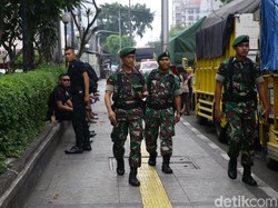 Lewati Kerumunan Massa Aksi 22 Mei, TNI Diteriaki Bersama Rakyat