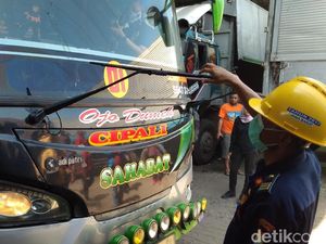 Sopir Bus Tak Paham Pakai Apar, Dishub Cirebon Minta Bantuan Damkar Sopir Bus Tak Paham Pakai Apar, Dishub Cirebon Minta Bantuan Damkar
