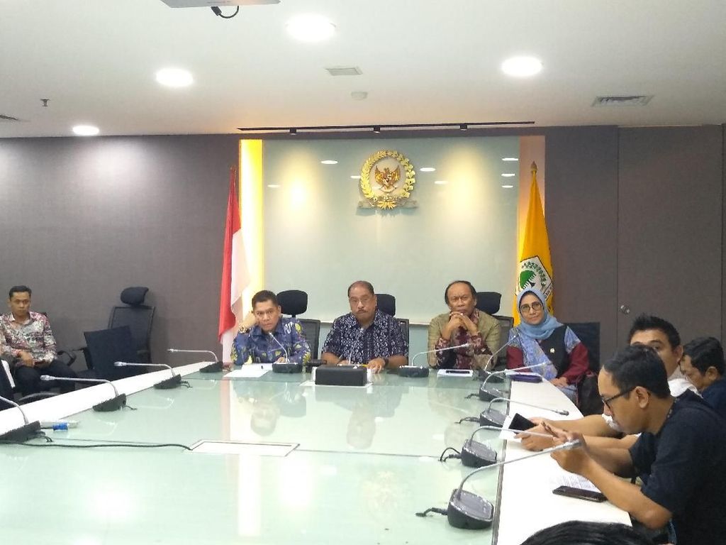 Golkar akan Perkarakan Hasil Pileg di 9 Daerah ke MK Golkar akan Perkarakan Hasil Pileg di 9 Daerah ke MK