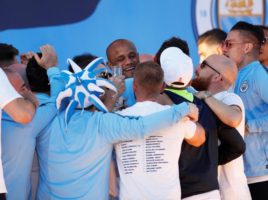 Pesan Terakhir Kompany Sebelum Tinggalkan City: Wajib Juara Liga Champions Pesan Terakhir Kompany Sebelum Tinggalkan City: Wajib Juara Liga Champions