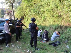 Aparat Amankan Senjata Tajam dari Lima Terduga Teroris di Garut