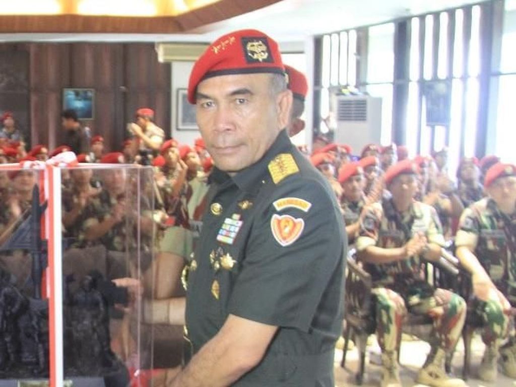 Hinsa Siburian, Eks Gultor Kopassus yang Kini Jadi Kepala Badan Siber Hinsa Siburian, Eks Gultor Kopassus yang Kini Jadi Kepala Badan Siber