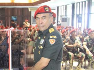 Hinsa Siburian, Eks Gultor Kopassus yang Kini Jadi Kepala Badan Siber Hinsa Siburian, Eks Gultor Kopassus yang Kini Jadi Kepala Badan Siber