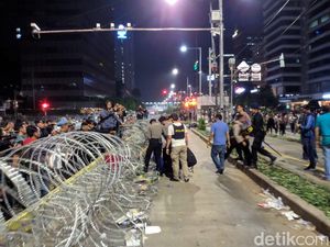 Demo Bawaslu Rusuh, Andi Arief: Jokowi dan Prabowo Bertemulah!