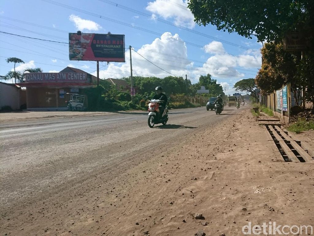 Pemudik Motor Via Merak Harus Ekstra Waspada di Jalur Serang-Cilegon Pemudik Motor Via Merak Harus Ekstra Waspada di Jalur Serang-Cilegon