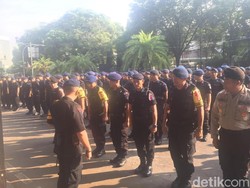 Polisi Gelar Apel Pengamanan di KPU Usai Pengumuman Hasil Pilpres