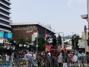 Jokowi Menang Pilpres, Massa di Bawaslu Tetap Serukan Diskualifikasi