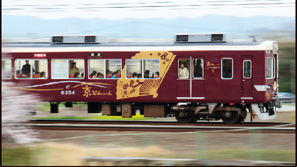 Foto: Kereta Bergaya Rumah Tradisional Jepang