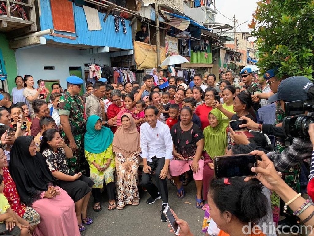 Dapat Bisikan Warga Lanjutkan Kampung Deret, Jokowi Akan Izin ke Anies Dapat Bisikan Warga Lanjutkan Kampung Deret, Jokowi Akan Izin ke Anies