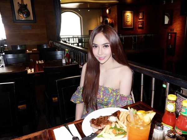 Makan Steak di Bali hingga Ngeteh di Macau, Kulineran Teman Dekat Guntur Triyoga