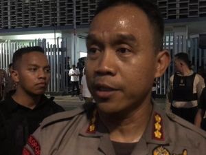 Massa di Bawaslu Ricuh, Kapolres Jakpus Lewat Toa: Pak Ustaz Bantu Kami!