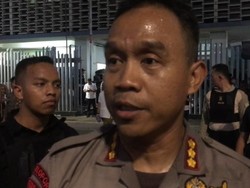 Massa di Bawaslu Ricuh, Kapolres Jakpus Lewat Toa: Pak Ustaz Bantu Kami!