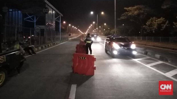 Polisi Adang Kendaraan Pengangkut Massa 22 Mei dari Madura