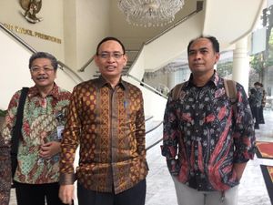 Rektor Unair Imbau Mahasiswanya Tak Ikut Aksi 22 Mei Rektor Unair Imbau Mahasiswanya Tak Ikut Aksi 22 Mei