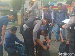 Video: Ogah Dipulangkan, Peserta Aksi Pro-Prabowo Dikuliahi Polisi