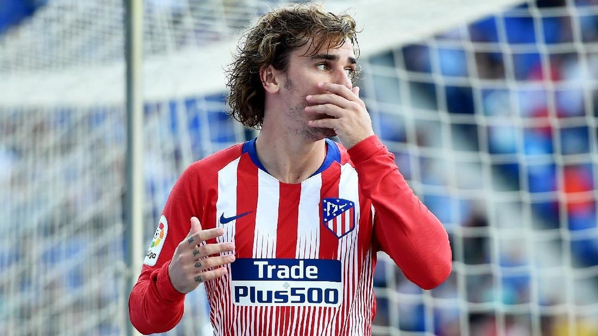 Atletico Madrid akan mengambil tindakan kalau Barcelona menyalahi aturan terkait transfer Antoine Griezmann. (Foto: Alex Caparros / Getty Images)
