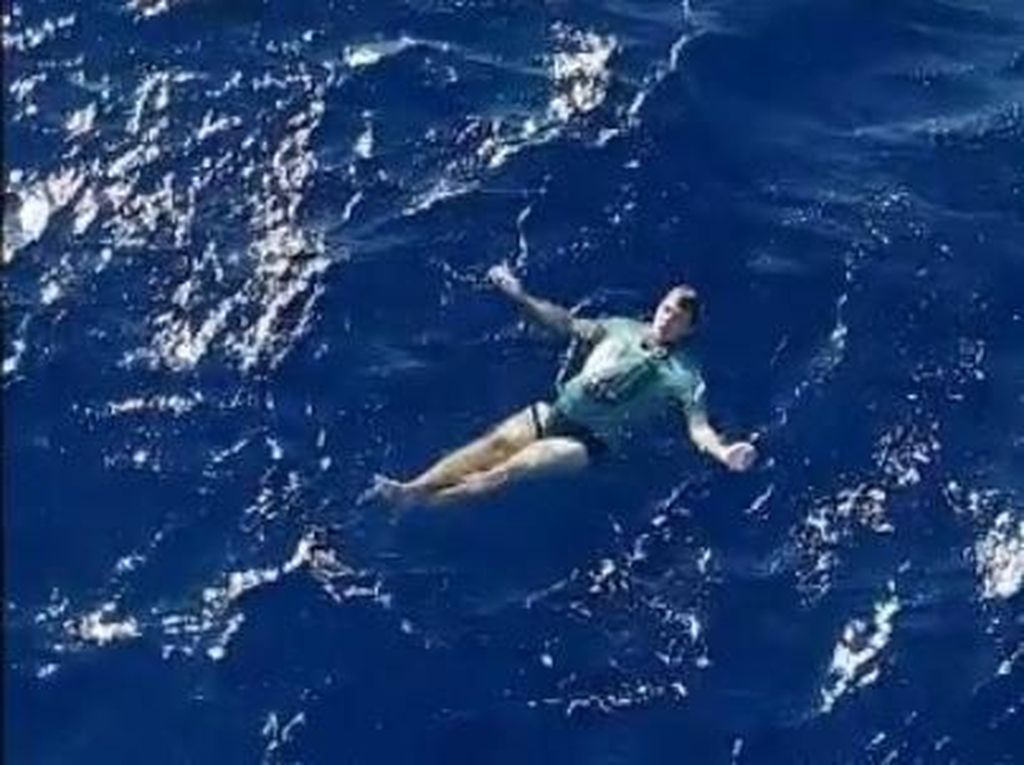 3 Jam Hanyut di Laut, Turis Ini Selamat Berkat Celana Jeans 3 Jam Hanyut di Laut, Turis Ini Selamat Berkat Celana Jeans