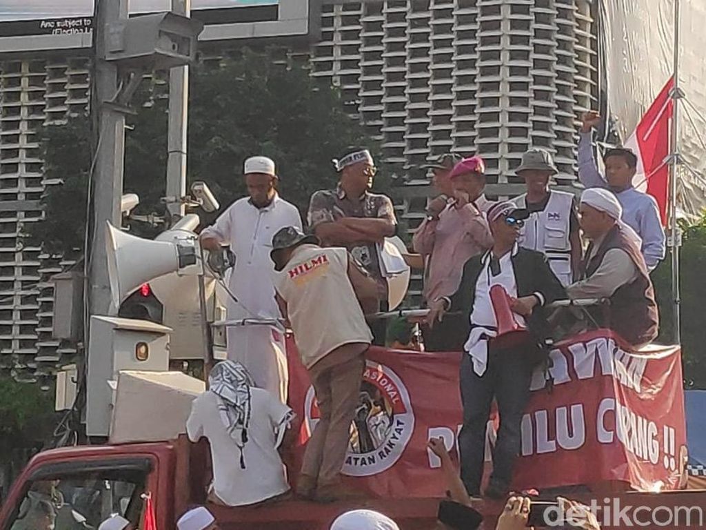 Letjen Purn Suharto Orasi di Depan Bawaslu, Bicara Kecurangan Pemilu Letjen Purn Suharto Orasi di Depan Bawaslu, Bicara Kecurangan Pemilu
