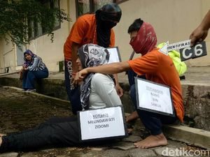 Rekonstruksi Pembunuhan Calon Pendeta, Pelaku Peragakan 17 Adegan Rekonstruksi Pembunuhan Calon Pendeta, Pelaku Peragakan 17 Adegan
