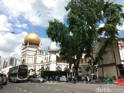 Suasana Ngabuburit di Masjid Tertua di Singapura