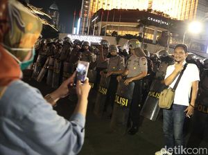 Kata Dokter Jiwa Soal Wisata Demo, Tren Foto-foto Berlatar Kerusuhan