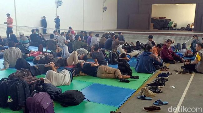 Berita Nasib Massa Aksi 22 Mei yang Tertahan di Madiun dan Dipulangkan Minggu 16 Juni 2019 Berita Nasib Massa Aksi 22 Mei yang Tertahan di Madiun dan Dipulangkan Minggu 16 Juni 2019