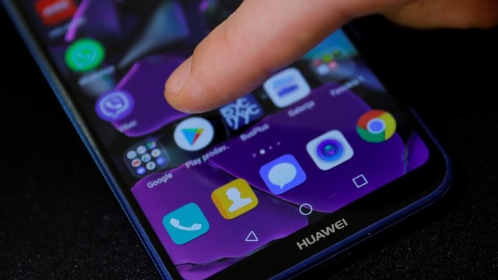 Ilustrasi ponsel Huawei. Foto: Reuters Ilustrasi ponsel Huawei. Foto: Reuters