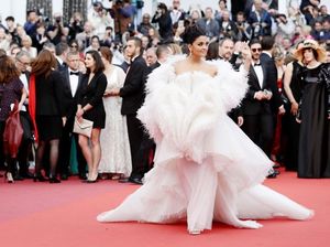 Adu Gaya Artis Bollywood Pakai Gaun Heboh di Cannes Film Festival