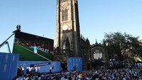 Parade City dimulai dari Town Hall, berakihir di Katedral kota. Ada panggung yang sudah dipersiapkan. (Foto: Lee Smith/Action Images via Reuters)