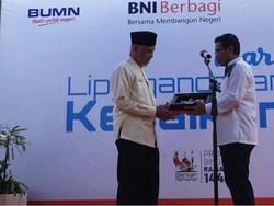 950 Penyapu Jalan di Padang Dapatkan Bingkisan Ramadhan BNI