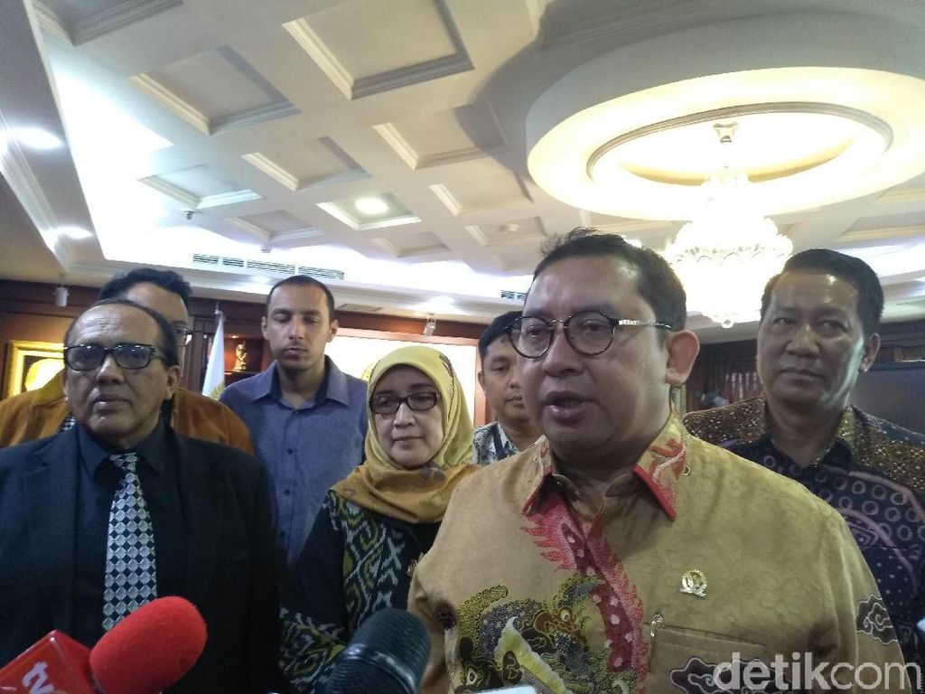 Ditemui Keluarga Eggi Sudjana, Fadli Zon Bicara soal Kejanggalan Ditemui Keluarga Eggi Sudjana, Fadli Zon Bicara soal Kejanggalan