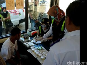 Puluhan Pengemudi Bus Jalani Tes Urine di Terminal Pacitan